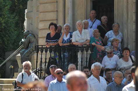 Перші роботи — телесеріали «мухтар», «міський романс» тощо. Новини Львова: У Львові освятили памятник на могилі ...