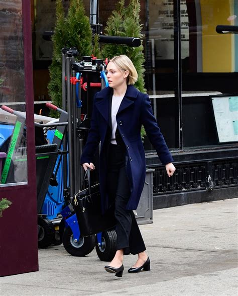 È il 12 settembre 2019 quando variety riporta la notizia che, una volta ottenuto il via libera per la realizzazione effettiva della serie, i diritti per la distribuzione del. AnnaSophia Robb on the Set of Crime Series Dr. Death in ...