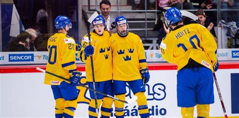 👑 tre kronors trupp till hockey vm 2021 kort innan avresa till minsk kommer förbundskapten johan garpenlöv presentera den trupp som kommer att representera tre kronor i världsmästerskapet. De möter Sverige i JVM 2021 - Junior-VM i Kanada 2021