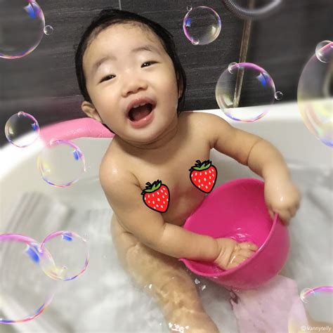 Baby bathtubs come in all shapes, sizes, and colors. Vanny's Telling Everything.: Baby Product Review_Biolane ...