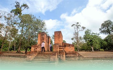 Satu dari wanita di kota jambi (dan sekitarnya) ini mungkin jodohmu! Kompleks Candi Muaro Jambi - Noer Fathu Rizal