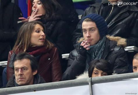 Après pamela anderson ou clara luciani, julien doré s'est trouvé une nouvelle compagne virginie efira enceinte, julien doré remettant du bois dans la cheminée ou tricotant un pull pour bébé. 1087533-laury-thilleman-et-julien-dore-match-950x0-1.jpg ...