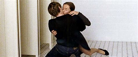 Erika kohut, a sexually repressed piano teacher living with her domineering mother, meets a young man who starts romantically pursuing her. The Piano Teacher Movie Review (2002) | Roger Ebert