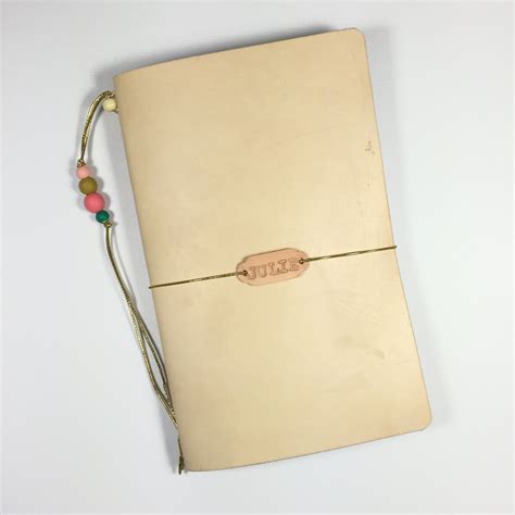 Buiten de lijntjesbuiten de lijntjes: Stamped in His image: DIY Midori-Style Traveler's Notebook Tutorial