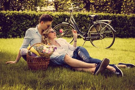 Here are 29 ways to be romantic with your wife, keep the flame alive and build the strongest so, what are those simple yet special things that you can do to be romantic with your wife? 75 Romantic and Sweet Things To Do for Your Girlfriend!