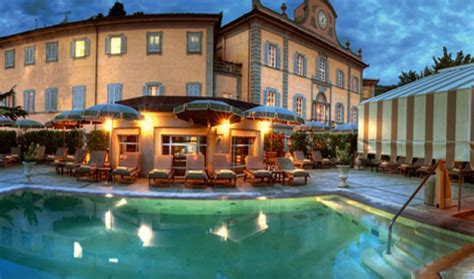 Het hotel werd in innovatieve architectuurstijl opgebouwd en bestaat uit 61 elegante kamers. Bagni di Pisa a San Giuliano Terme - Portale Terme