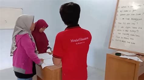 Misal akan menerjemahkan dari bahasa inggris ke bahasa indonesia, pilih english to indonesian. Pelajaran bahasa inggris Minggu ke 4(1) - YouTube