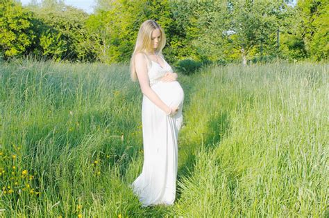 Diy maternity is a project to support and encourage making your own maternity & nursing clothing, and to create quality diy. Baby #2.. Our DIY Maternity Photographs (Part Two: Outdoors) - An Award-Nominated Family and ...