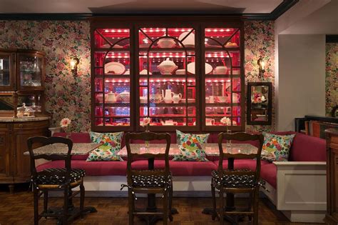 3 stars hotel white swan inn is acceptable for a city trip, shopping, romance/honeymoon getaway. White Swan Inn in San Francisco, California