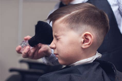 Untuk jenis rambut ini, diusahakan jangan terlalu pendek dan coba buat agak bergelombang. Gaya Rambut Anak Cowok 2021 | Cahunit.com