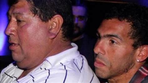 El padre del futbolista argentino carlos távez, segundo tévez, fue liberado hoy tras estar secuestrado durante varias horas, por un grupo de tres delincuentes que exigían el pago de un. Segundo Tevez, el tío al que Carlitos llama papá - Diario ...