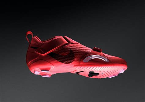 Mark cavendish will be wearing some very flash shoes at the tour de france, inspired by the nike mercurial football boots made famous by ronaldo. Nike is back into cycling with SuperRep indoor shoes ...