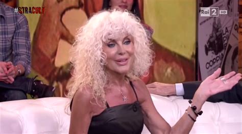 Search, discover and share your favorite donatella rettore gifs. Pechino Express 2017 | Donatella Rettore concorrente?