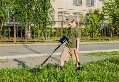 Best kids metal detector reviews, information and buyers guides. 6 Best Metal Detectors For Kids In 2020 (Includes Teens)