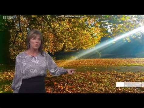 Hilarious moment bbc weather presenter laughs throughout entire forecast. Louise Lear - BBC Weather - (06/10/2018) - 60 fps - YouTube