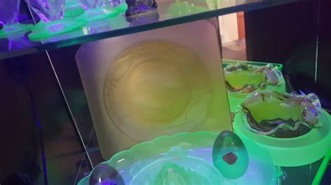 Never eat, drink, smoke or sleep near your specimen. Uranium glass, fiestaware and radium clocks. - YouTube