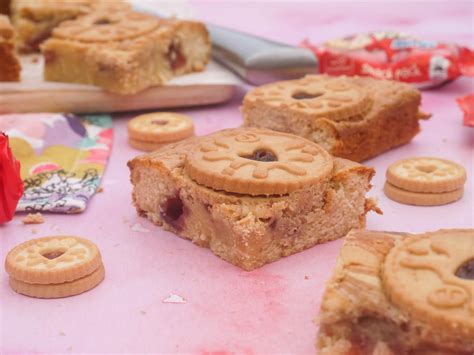 In a large mixing bowl, whisk together the melted butter, brown sugar, and granulated sugar until well combined. This Muslim Girl Bakes: Jammie Dodger Blondies.