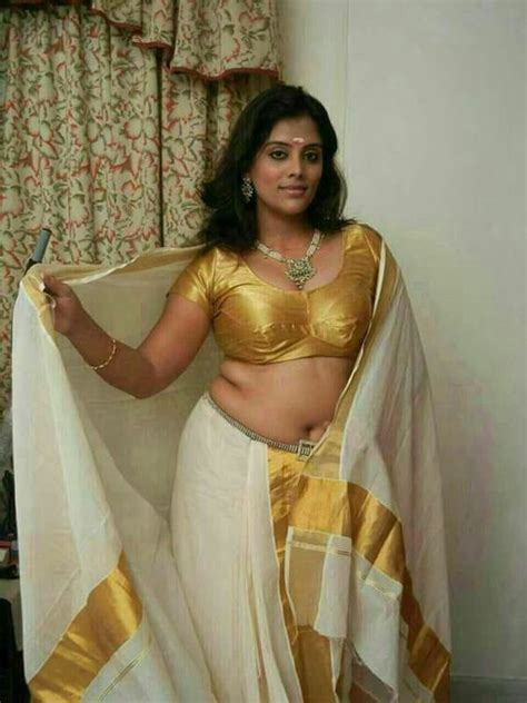 650 x 978 jpeg 133 кб. Sexy Saree Pallu Drop images hot Under rated actress