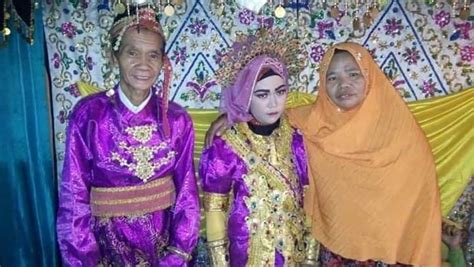 Sah suami dan istri, 12 potret akad nikah aurel hermansyah dan atta. FOTO Gadis 18 Tahun Bernikah Dengan Atuk, Tapi Wajah Muramnya Jadi Perhatian - Kisah Dunia