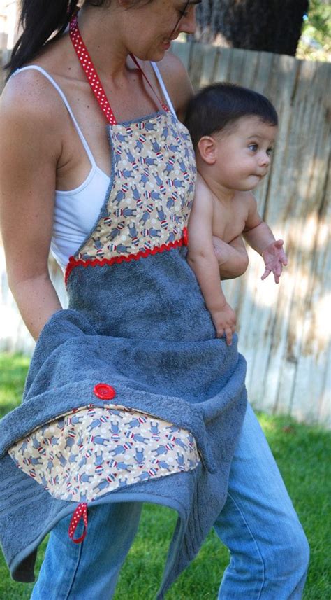 A few people have asked me how to make the hooded towels i give as a baby shower gift. Make a Baby Bath Apron Hooded Towel | Regalos ...