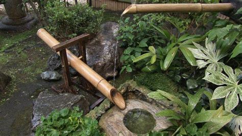 Shishi odoshi rocking bamboo fountain, japanese garden, butchart, victoria, british columbia shishi odoshi is a bamboo fountain device used in japanese gardens to frighten wild animals that. 鹿おどし Shishi-odoshi | 정원