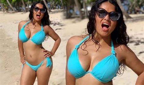She began her career in mexico starring in the telenovela teresa and starred in the film el callejón de los milagros. Salma Hayek celebrates 53rd birthday with sexy bikini ...