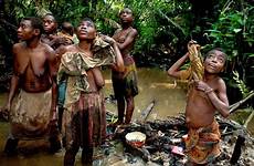 congo bayaka baka afrika pygmy pygmies cameroon gabon peoples twa rain glaube besuchen