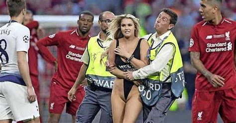 Watch the final of soccer's top club competition with a free champions league final live stream for manchester city vs chelsea. Streaker CL-finale krijgt 'cadeau' van UEFA | Voetbal ...