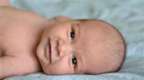 Natürlich klären wir auch die frage: Wie gut kann ein Baby sehen? Augenentwicklung in den ...