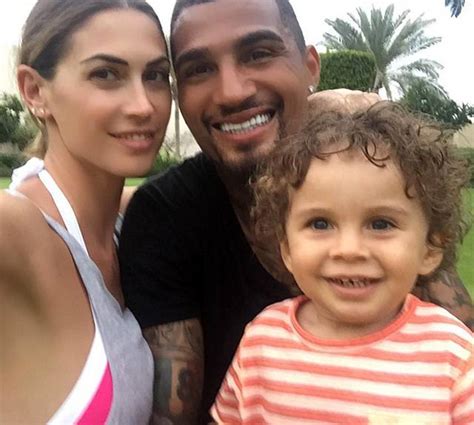 In the game fifa 20 his overall rating is 79. Melissa Satta, Pasqua a Dubai con Kevin Prince Boateng e ...