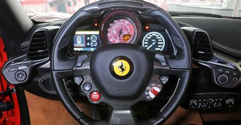 This video allows you to slip into the cockpit of the ferrari 458 italia and get a closer look at its fully reworked cabin and at what ferrari calls a revolutionary ergonomic interface. 458 Italia Spider - Fotos - UOL Carros