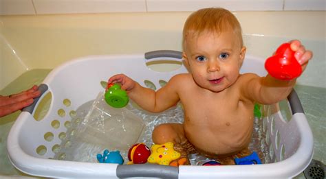 A standard bathtub requires you to kneel or lean awkwardly over your baby and gives you less control. BAT.510.201(01) - Advanced Underwater Basket Bathing ...