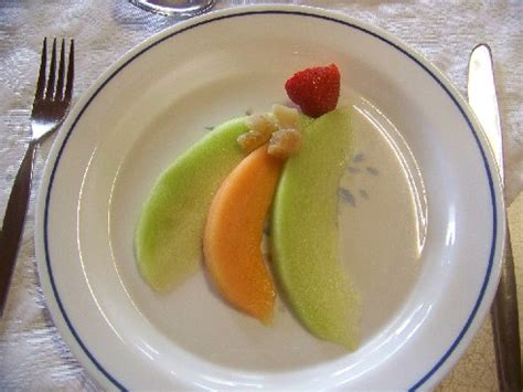 This simple melon recipe is versatile can be made in advance of a dinner party and can be served as either a refreshing starter or with a pudding. BBC Scotland - Island Blogging - Muness Views