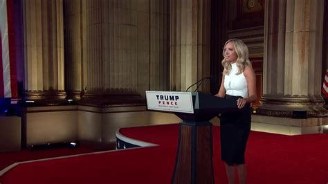 This former fox news commentator is one of the youngest white house press secretaries ever (@pjayevans)» subscribe to nowthis. Fox News - White House Press Secretary Kayleigh McEnany...