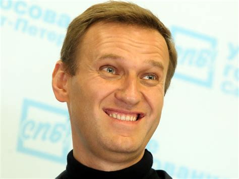 Навальный отметил, что раздевается даже, если с адвокатом встречается через стекло. Сексист Навальный создал Любовь Соболь специально для ...