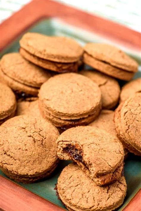 You can also fold a single circle in half to create a half moon to create a smaller cookie. Filled Raisin Cookies / Raisin filled cookies thinking of ...