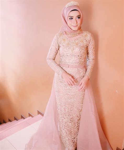 Kebaya dan dress brokat modern terbaru 2020 cantik mewah dan elegan dipakai saat kondangan acara pernikahan by balqis. 60+ Model Kebaya Muslim Modern Untuk Anak Muda