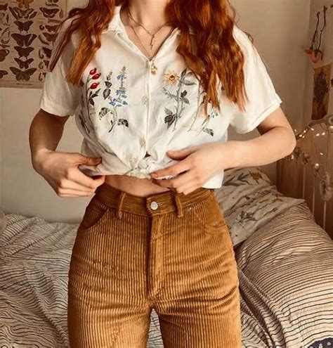 Artsy Vintage Aesthetic Outfits - outfitsclue.com