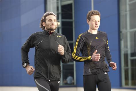 Double olympic champion triathlete alistair brownlee and double olympic medallist jonathan brownlee are going against each other in a triathlon race. Alistair Brownlee