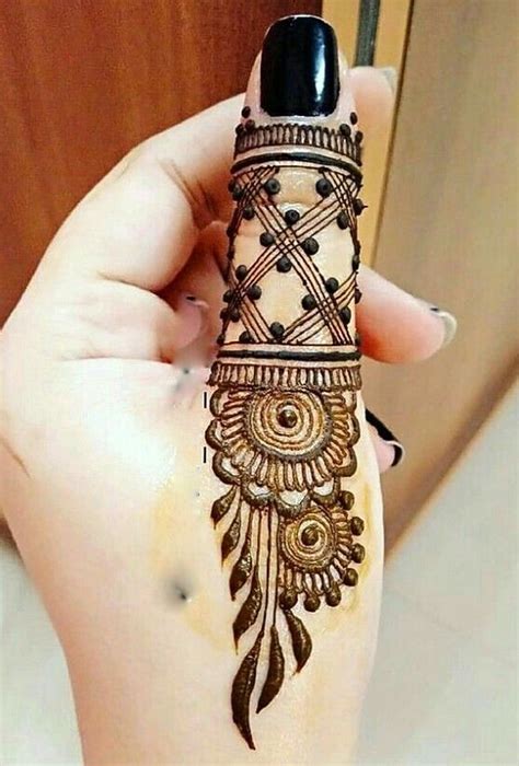 Wedmegood offers you personalized, unique mehndi designs, traditional mehendi designs and feet mehndi designs etc. Simple and Latest Mehndi Designs 2018-2019