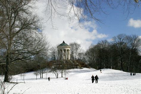 Eine reizvolle weise zur entdeckung der gartenanlage bietet die teilnahme an einer kutschenfahrt. Englischer Garten (München) - Wikipedia