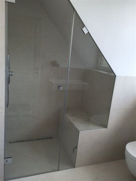 Walk in dusche bequem versandkostenfrei im onlineshop duschmeister.de bestellen mit tüv geprüfter sicherheit. Ganzglasdusche Mit Dachschräge Und Ausschnitt Bathroom ...