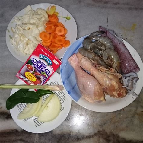 Kami kongsikan satu resepi untuk menghasilkan pes tomyam yang pekat dan sedap hasil apabila pes dah sejuk masukkan dalam botol dan simpan dalam peti sejuk untuk tahan lama. My Life & My Loves ::.: resepi Tomyam Seafood