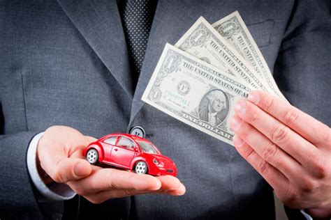 If the damage costs $2,500, the insured has to pay his/her $1000 deductible, and the insurance. How to Choose Auto Insurance Deductible | Insurance Resources