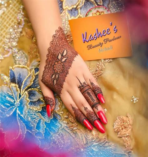 Kashee's stunningly glamorous makeup hair color and haircut ❤. Kashees Flower Signature Mehndi / Kashee S Signature ...