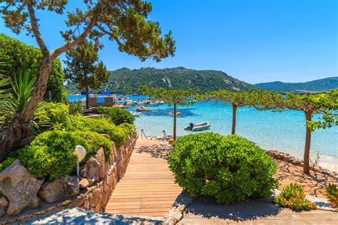 Choyés par vos hôtes en chambres d'hôtes ou accueillis en gîte à la campagne, à la montagne ou au bord de la mer, votre voyage en corse vous permettra de découvrir une région à l'identité forte. Vacances d'été en Corse : 401 € vols + 7 nuits en Village ...