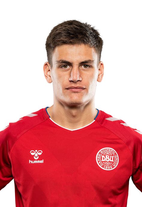 At the age of 19, mæhle was moved to the first team squad on 10. Landsholdsdatabasen