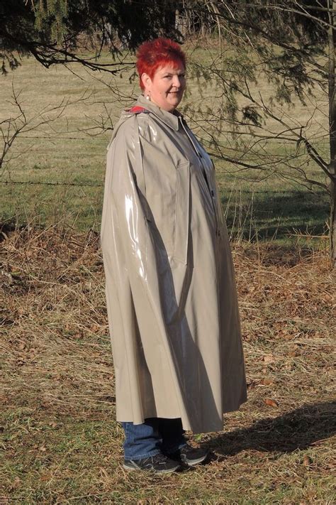 Die pelerine kann aus allen stoffen genäht werden, ob seide, chiffon, strick, fleece, walk, teddy, baumwolle oder gefütterte stoffe: das neue Gumpla-Cape | Regenkleidung, Regenmantel ...