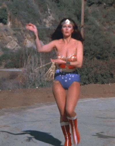 Camel toe plagues women who wear yoga pants, snug jeans, or chic shorts, and it renders clothes unwearable. 초대 원더우먼 린다 카터(Lynda Carter)GIF 모음