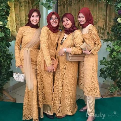 Desain model kebaya modern terbaik di tahun 2020 pilihan warna lain jual gamis brokat warna maroon ini sebagai berikut : Brokat Kombinasi Warna Gold Dan Maroon / Kombinasi warna ...